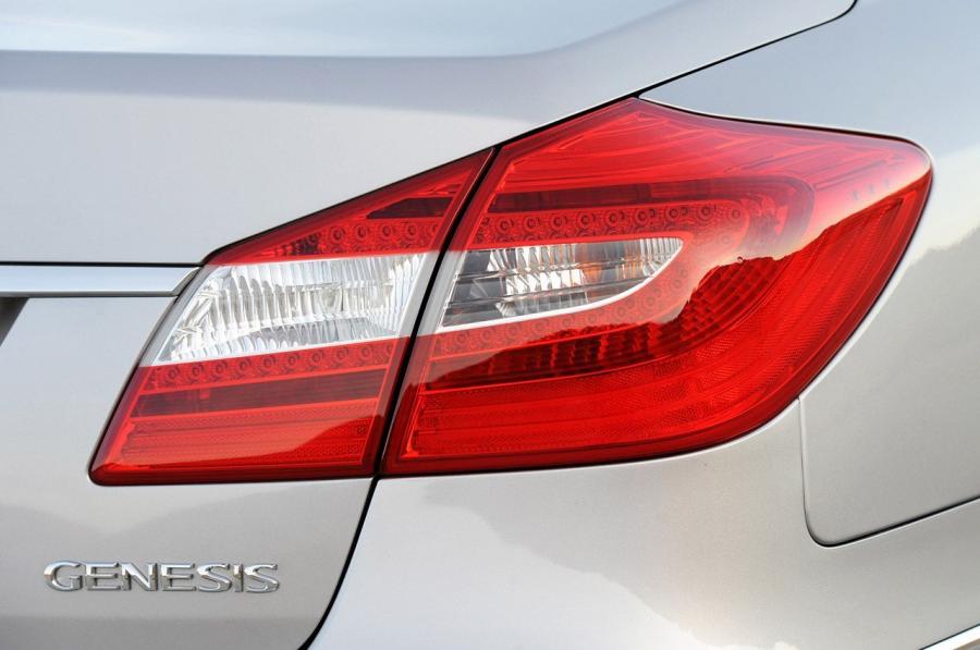  Hyundai Genesis 2012 года  (фото 33 из 73)